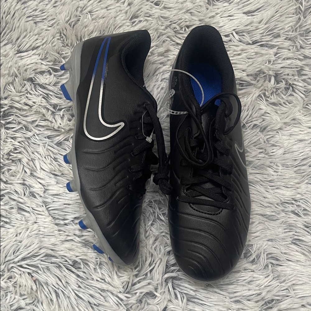 Nike Black and Blue Athletic Soccer Shoes size 6 1/2 new
